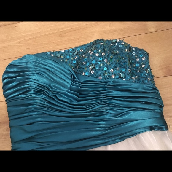 Grad/prom dress - Picture 4 of 7